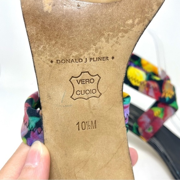 Donald J. Pliner Floral Neoprene Stretch Strap Kitten Heel Sandals Size 10.5 - Picture 9 of 11